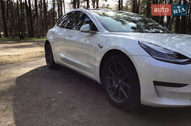 Седан Tesla Model 3 2020 в 