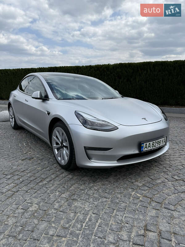 Седан Tesla Model 3 2022 в 