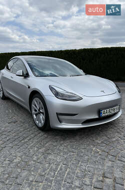 Седан Tesla Model 3 2022 в 