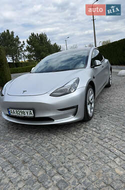Седан Tesla Model 3 2022 в 
