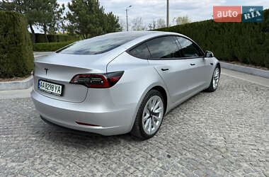 Седан Tesla Model 3 2022 в 