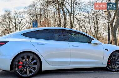 Седан Tesla Model 3 2020 в 