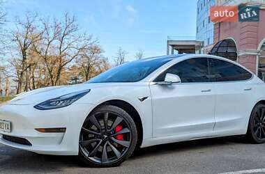 Седан Tesla Model 3 2020 в 