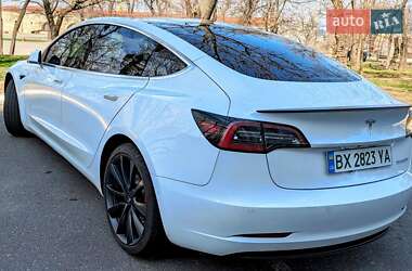 Седан Tesla Model 3 2020 в 