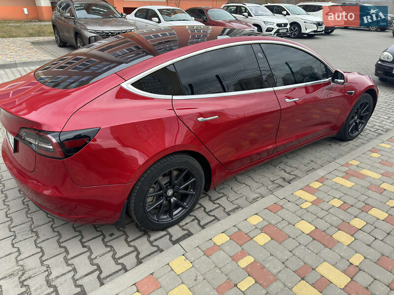 Седан Tesla Model 3 2018 в Києві