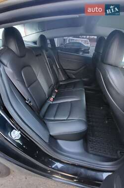 Седан Tesla Model 3 2022 в 