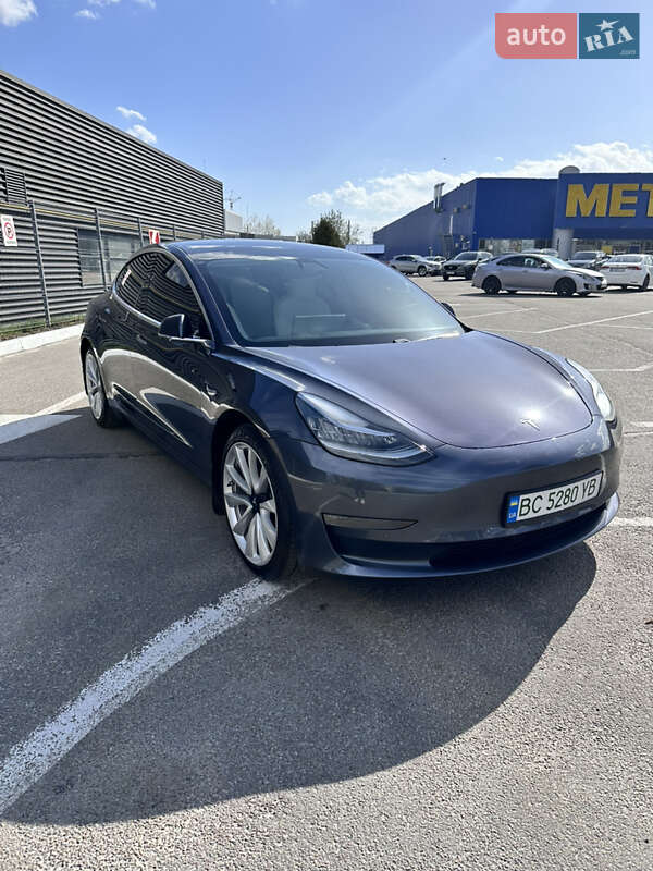 Седан Tesla Model 3 2019 в Львове