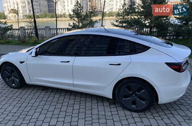Седан Tesla Model 3 2021 в 