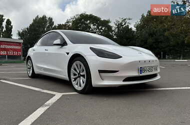 Седан Tesla Model 3 2021 в 