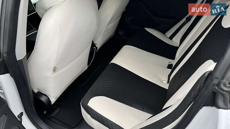 Седан Tesla Model 3 2021 в Одесі