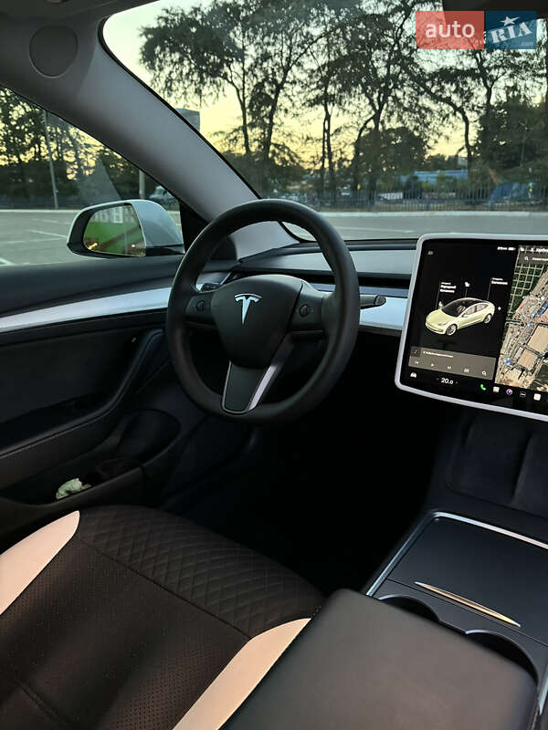 Седан Tesla Model 3 2021 в Одесі