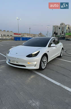 Седан Tesla Model 3 2021 в 