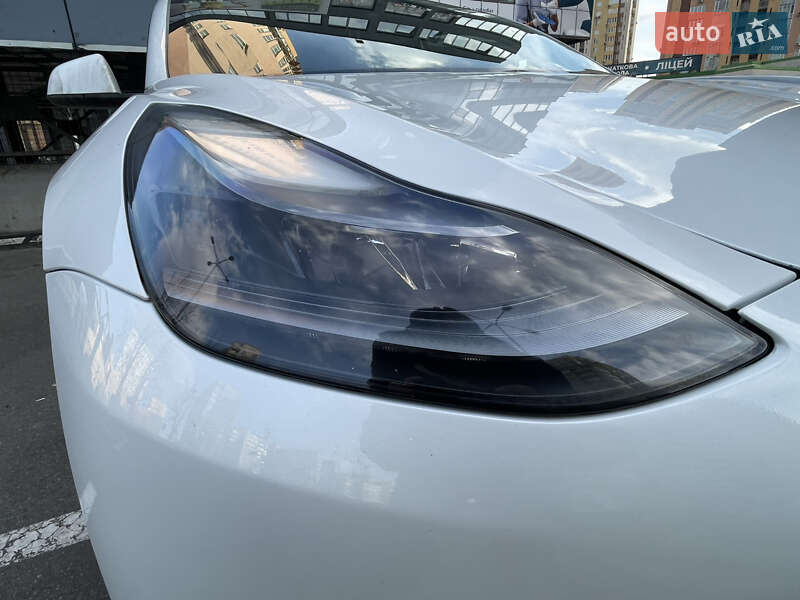 Седан Tesla Model 3 2021 в Киеве
