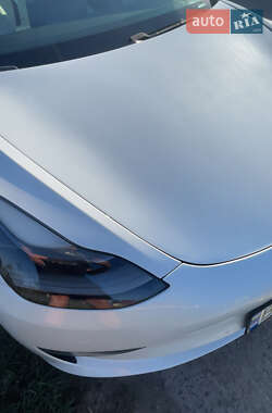 Седан Tesla Model 3 2021 в 