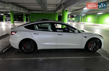 Седан Tesla Model 3 2021 в 