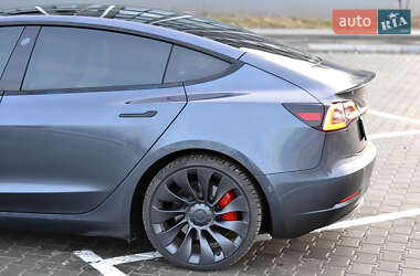 Седан Tesla Model 3 2022 в 
