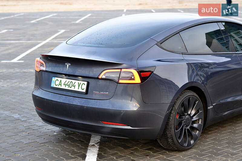 Седан Tesla Model 3 2022 в Черкассах