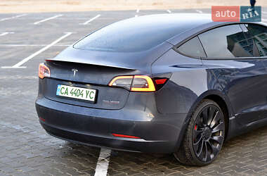 Седан Tesla Model 3 2022 в 