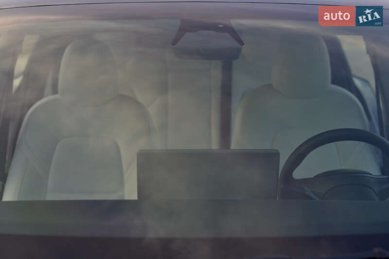 Седан Tesla Model 3 2022 в Черкассах