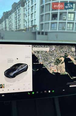 Седан Tesla Model 3 2022 в 