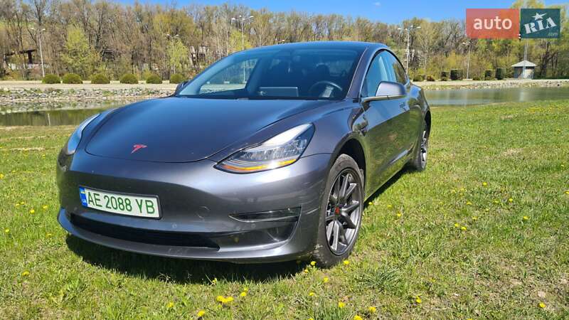 Седан Tesla Model 3 2019 в 