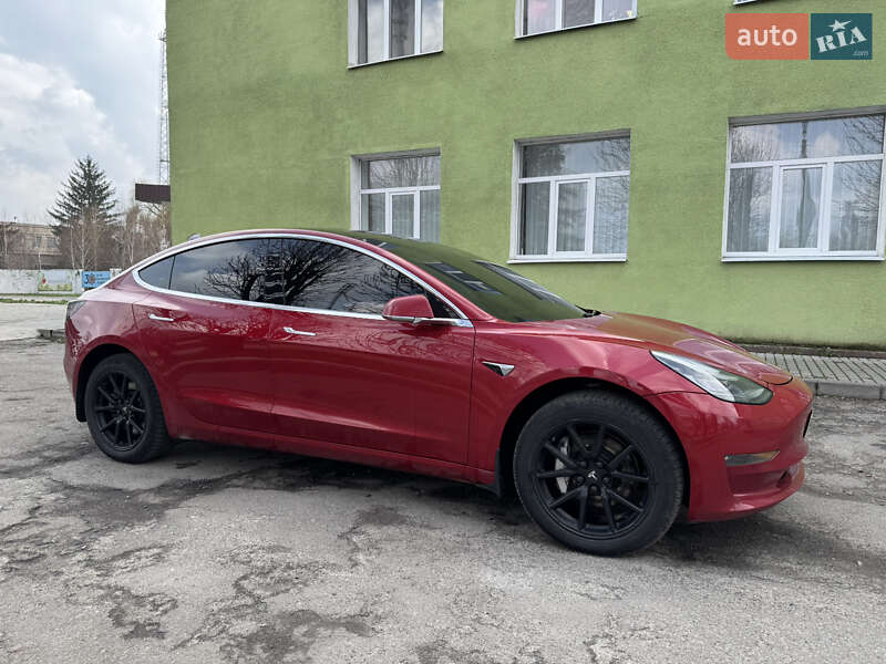 Седан Tesla Model 3 2018 в Дніпрі