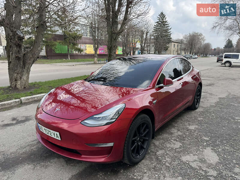 Седан Tesla Model 3 2018 в Дніпрі