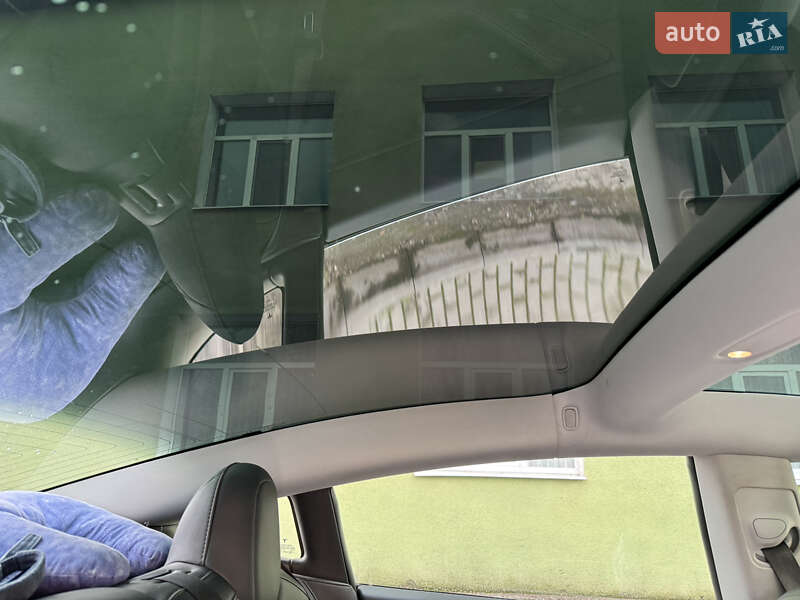 Седан Tesla Model 3 2018 в Дніпрі