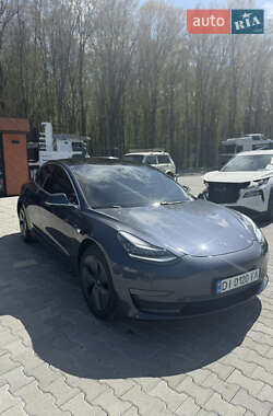 Седан Tesla Model 3 2020 в 