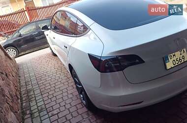 Седан Tesla Model 3 2021 в 