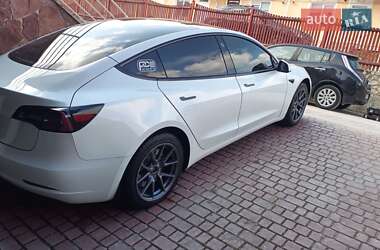 Седан Tesla Model 3 2021 в 