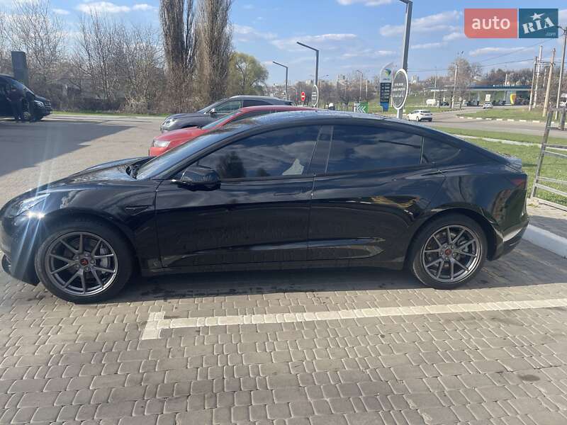 Седан Tesla Model 3 2023 в Харкові