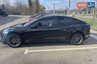 Седан Tesla Model 3 2023 в 