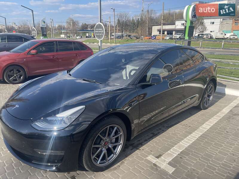 Седан Tesla Model 3 2023 в Харкові