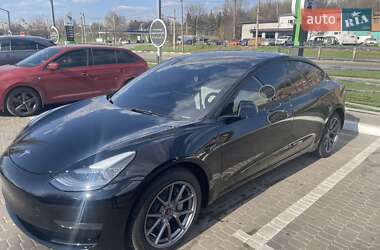 Седан Tesla Model 3 2023 в 