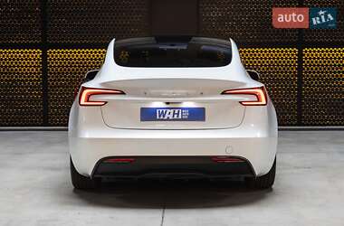Седан Tesla Model 3 2024 в 