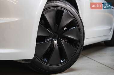 Седан Tesla Model 3 2024 в 