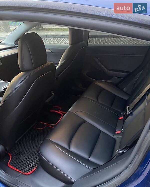Седан Tesla Model 3 2021 в Киеве