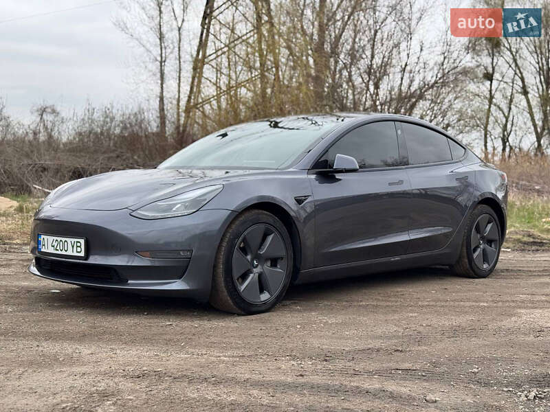 Седан Tesla Model 3 2021 в Буче