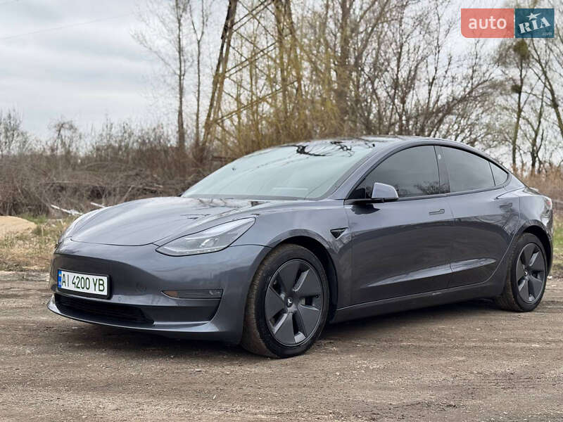 Седан Tesla Model 3 2021 в Буче