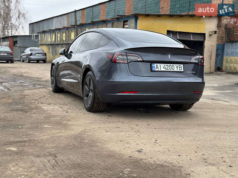 Седан Tesla Model 3 2021 в Буче