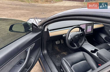 Седан Tesla Model 3 2021 в 
