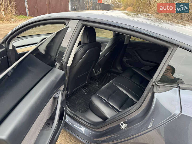 Седан Tesla Model 3 2021 в Буче