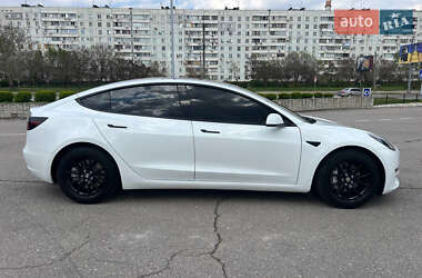 Седан Tesla Model 3 2021 в 