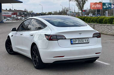 Седан Tesla Model 3 2021 в 