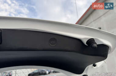 Седан Tesla Model 3 2023 в 