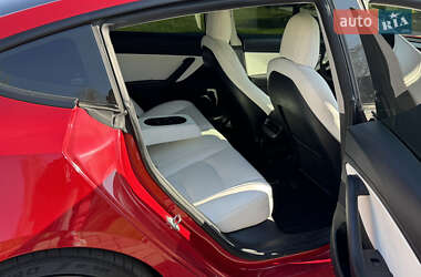 Седан Tesla Model 3 2021 в 