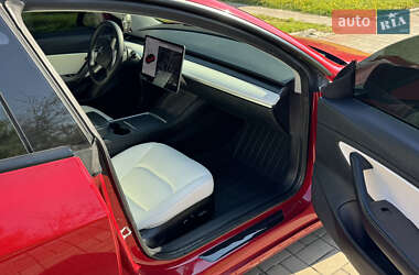 Седан Tesla Model 3 2021 в 