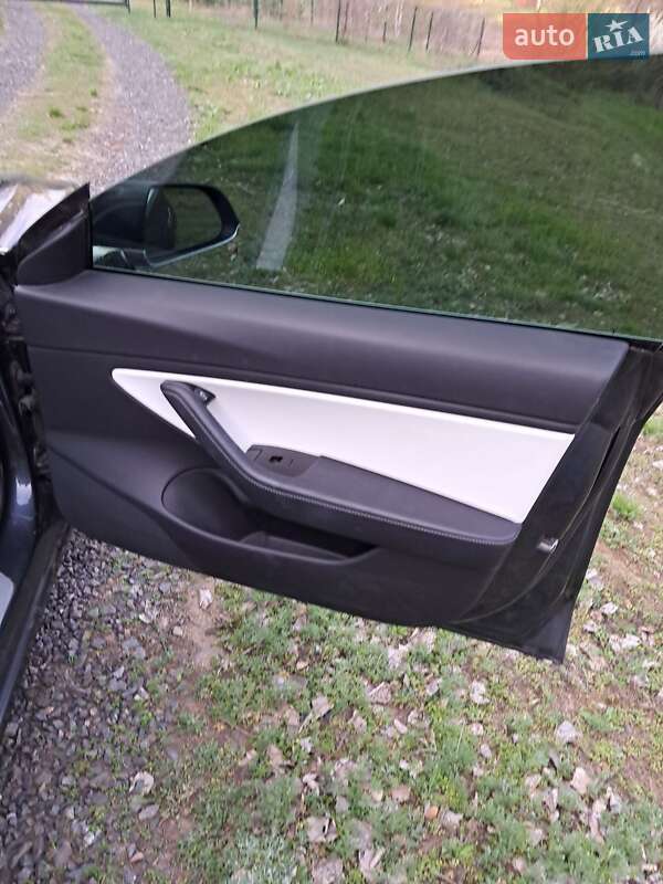 Седан Tesla Model 3 2018 в Харкові