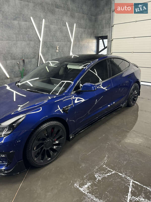 Седан Tesla Model 3 2023 в Білій Церкві